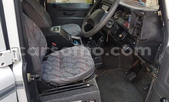 Buy Used Land Rover Defender White Car in Maputsoa in Leribe Buy Used Land Rover Defender White Car in Maputsoa in Leribe