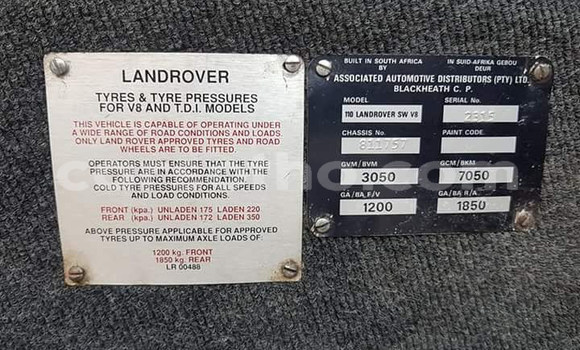 Buy Used Land Rover Defender White Car in Maputsoa in Leribe Buy Used Land Rover Defender White Car in Maputsoa in Leribe