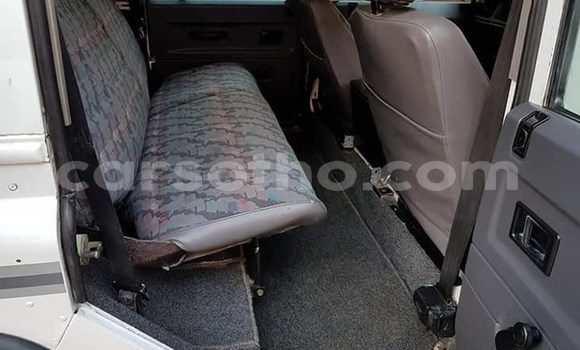 Buy Used Land Rover Defender White Car in Maputsoa in Leribe Buy Used Land Rover Defender White Car in Maputsoa in Leribe