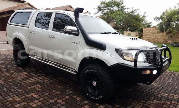 Sayi Na hannu Toyota Hilux White Mota in Maseru a Maseru Sayi Na hannu Toyota Hilux White Mota in Maseru a Maseru