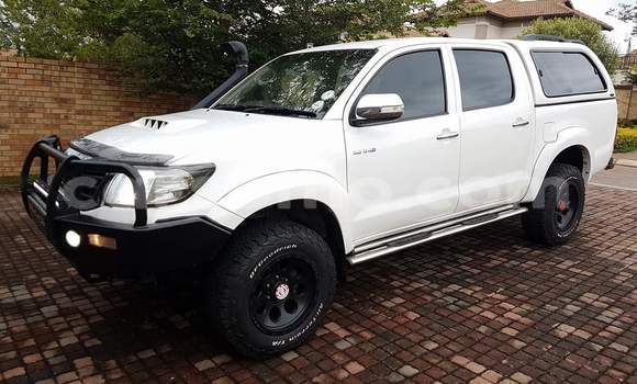 Sayi Na hannu Toyota Hilux White Mota in Maseru a Maseru Sayi Na hannu Toyota Hilux White Mota in Maseru a Maseru