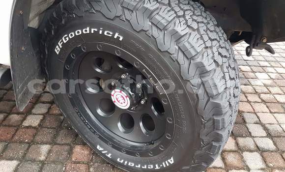 Sayi Na hannu Toyota Hilux White Mota in Maseru a Maseru Sayi Na hannu Toyota Hilux White Mota in Maseru a Maseru