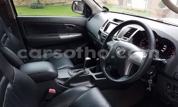 Sayi Na hannu Toyota Hilux White Mota in Maseru a Maseru Sayi Na hannu Toyota Hilux White Mota in Maseru a Maseru