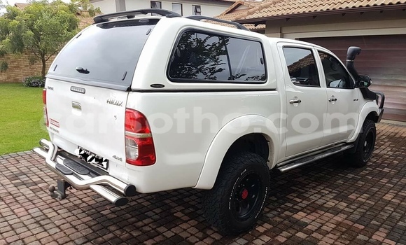 Sayi Na hannu Toyota Hilux White Mota in Maseru a Maseru Sayi Na hannu Toyota Hilux White Mota in Maseru a Maseru
