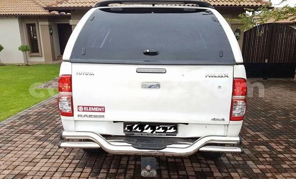 Sayi Na hannu Toyota Hilux White Mota in Maseru a Maseru Sayi Na hannu Toyota Hilux White Mota in Maseru a Maseru