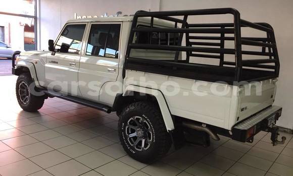 Acheter Occasion Voiture Toyota Land Cruiser Blanc à Maputsoa, Leribe Acheter Occasion Voiture Toyota Land Cruiser Blanc à Maputsoa, Leribe