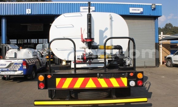 Sayi Na hannu Scania R420 White Babbar mota in Maputsoa a Leribe Sayi Na hannu Scania R420 White Babbar mota in Maputsoa a Leribe