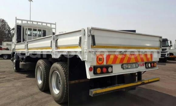 Acheter Occasion Utilitaire Nissan UD Blanc à Maseru, Maseru Acheter Occasion Utilitaire Nissan UD Blanc à Maseru, Maseru