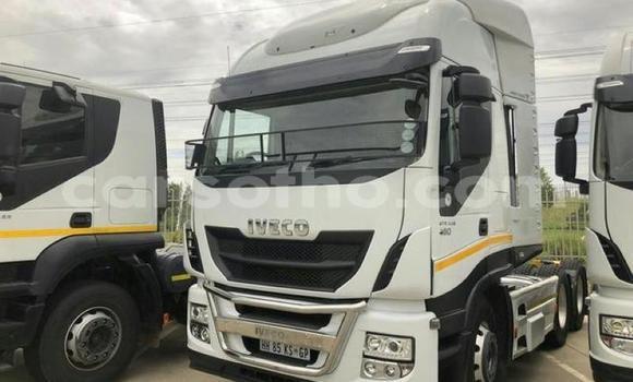 Sayi Na hannu Iveco Cargo White Babbar mota in Maseru a Maseru