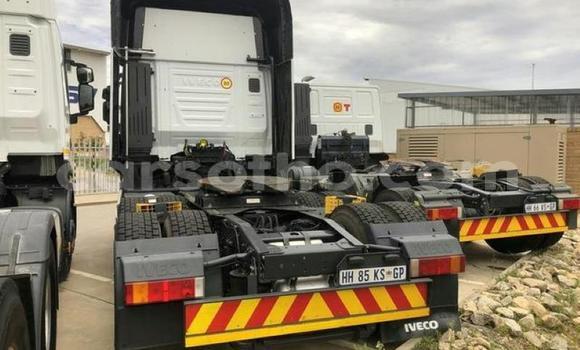 Acheter Occasion Utilitaire Iveco Cargo Blanc à Maseru, Maseru Acheter Occasion Utilitaire Iveco Cargo Blanc à Maseru, Maseru