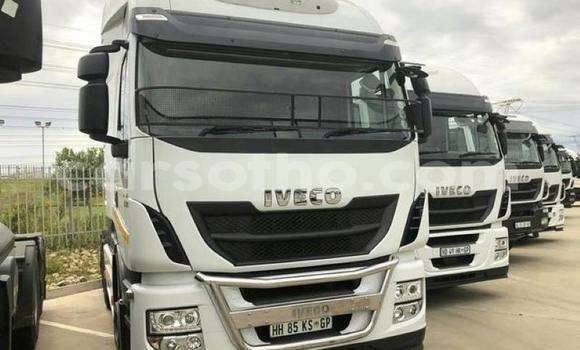 Acheter Occasion Utilitaire Iveco Cargo Blanc à Maseru, Maseru Acheter Occasion Utilitaire Iveco Cargo Blanc à Maseru, Maseru