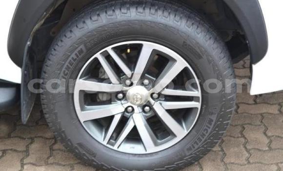 اشتري مستعمل Toyota Hilux White سيارة في Maputsoa في Leribe اشتري مستعمل Toyota Hilux White سيارة في Maputsoa في Leribe