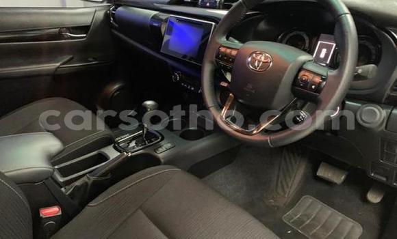 Sayi Na hannu Toyota Hilux White Mota in Maseru a Maseru Sayi Na hannu Toyota Hilux White Mota in Maseru a Maseru