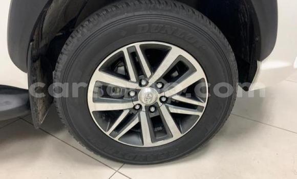 Sayi Na hannu Toyota Hilux White Mota in Maseru a Maseru Sayi Na hannu Toyota Hilux White Mota in Maseru a Maseru