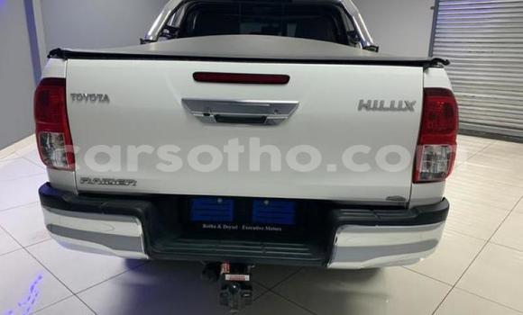 Sayi Na hannu Toyota Hilux White Mota in Maseru a Maseru Sayi Na hannu Toyota Hilux White Mota in Maseru a Maseru