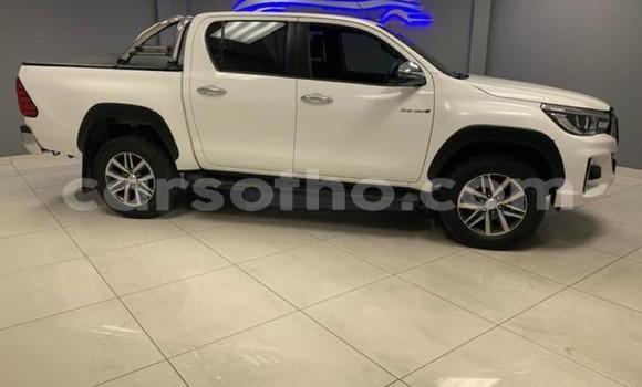 Sayi Na hannu Toyota Hilux White Mota in Maseru a Maseru Sayi Na hannu Toyota Hilux White Mota in Maseru a Maseru