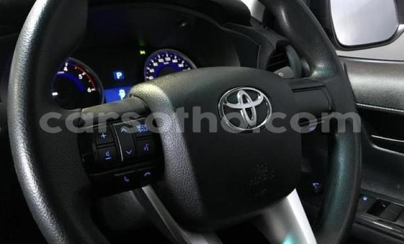 Acheter Occasion Voiture Toyota Hilux Blanc à Maputsoe, Leribe Acheter Occasion Voiture Toyota Hilux Blanc à Maputsoe, Leribe