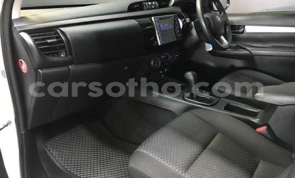Acheter Occasion Voiture Toyota Hilux Blanc à Maputsoe, Leribe Acheter Occasion Voiture Toyota Hilux Blanc à Maputsoe, Leribe