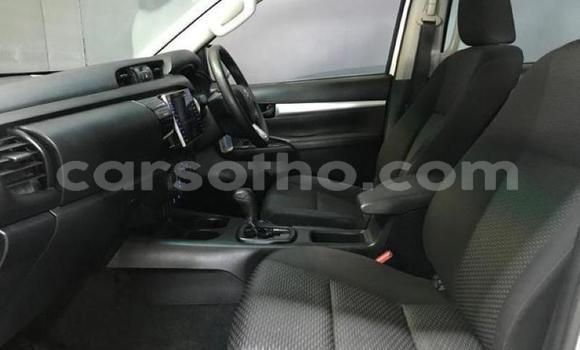 Acheter Occasion Voiture Toyota Hilux Blanc à Maputsoe, Leribe Acheter Occasion Voiture Toyota Hilux Blanc à Maputsoe, Leribe