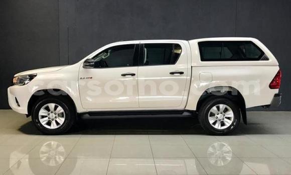 Acheter Occasion Voiture Toyota Hilux Blanc à Maputsoe, Leribe Acheter Occasion Voiture Toyota Hilux Blanc à Maputsoe, Leribe