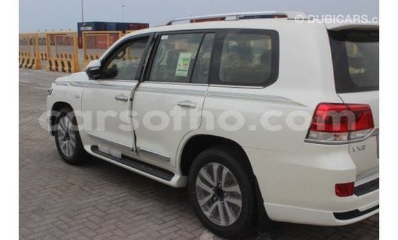 اشتري Imported Toyota Land Cruiser White سيارة في Import - Dubai في Maseru اشتري Imported Toyota Land Cruiser White سيارة في Import - Dubai في Maseru