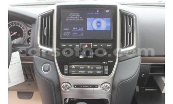 اشتري Imported Toyota Land Cruiser White سيارة في Import - Dubai في Maseru اشتري Imported Toyota Land Cruiser White سيارة في Import - Dubai في Maseru