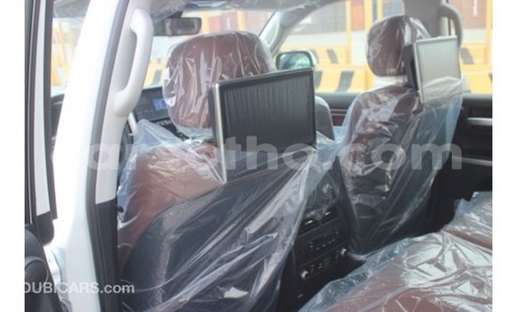 اشتري Imported Toyota Land Cruiser White سيارة في Import - Dubai في Maseru اشتري Imported Toyota Land Cruiser White سيارة في Import - Dubai في Maseru