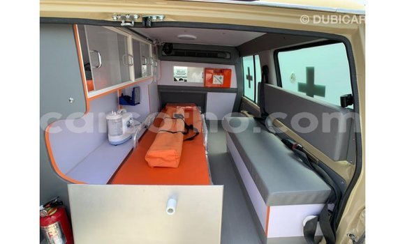 Acheter Import Voiture Toyota Land Cruiser Beige à Import - Dubai, Maseru Acheter Import Voiture Toyota Land Cruiser Beige à Import - Dubai, Maseru