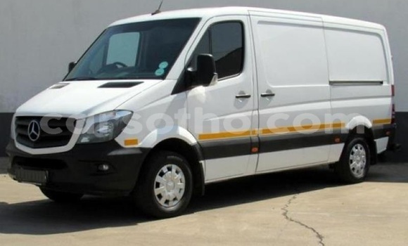 Sayi Na hannu Mercedes‒Benz Sprinter White Babbar mota in Maseru a Maseru Sayi Na hannu Mercedes‒Benz Sprinter White Babbar mota in Maseru a Maseru