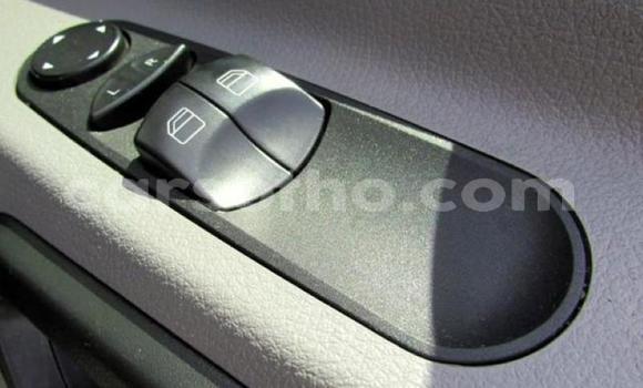 Sayi Na hannu Mercedes‒Benz Sprinter White Babbar mota in Maseru a Maseru Sayi Na hannu Mercedes‒Benz Sprinter White Babbar mota in Maseru a Maseru