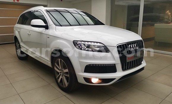 Sayi Na hannu Audi Q7 White Mota in Maseru a Maseru Sayi Na hannu Audi Q7 White Mota in Maseru a Maseru