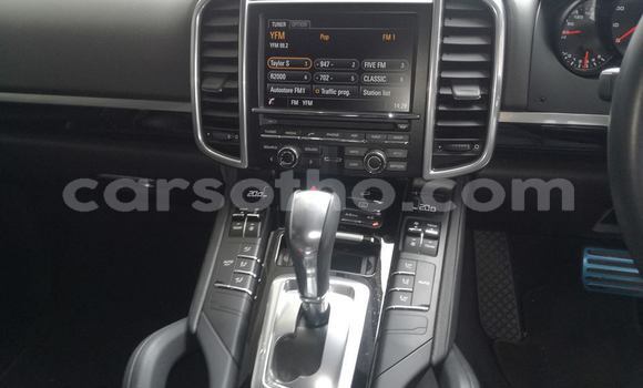 Sayi Na hannu Porsche Cayenne White Mota in Maseru a Maseru Sayi Na hannu Porsche Cayenne White Mota in Maseru a Maseru