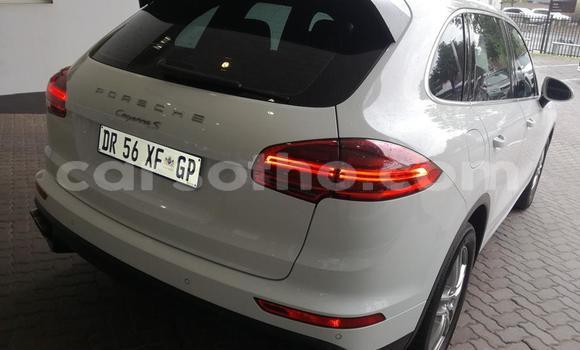 Sayi Na hannu Porsche Cayenne White Mota in Maseru a Maseru Sayi Na hannu Porsche Cayenne White Mota in Maseru a Maseru