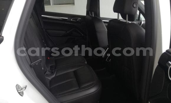 Sayi Na hannu Porsche Cayenne White Mota in Maseru a Maseru Sayi Na hannu Porsche Cayenne White Mota in Maseru a Maseru