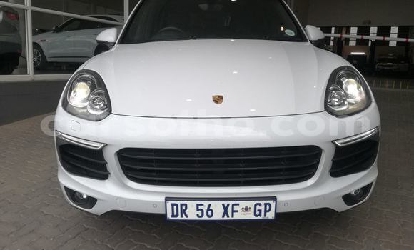 Sayi Na hannu Porsche Cayenne White Mota in Maseru a Maseru Sayi Na hannu Porsche Cayenne White Mota in Maseru a Maseru