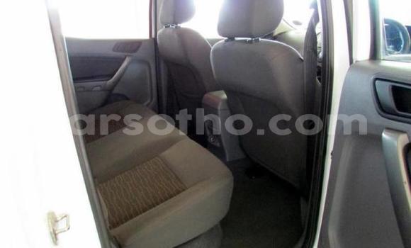Sayi Na hannu Ford Ranger White Mota in Maseru a Maseru Sayi Na hannu Ford Ranger White Mota in Maseru a Maseru