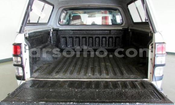 Sayi Na hannu Ford Ranger White Mota in Maseru a Maseru Sayi Na hannu Ford Ranger White Mota in Maseru a Maseru