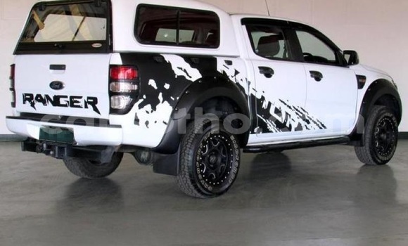 Sayi Na hannu Ford Ranger White Mota in Maseru a Maseru Sayi Na hannu Ford Ranger White Mota in Maseru a Maseru