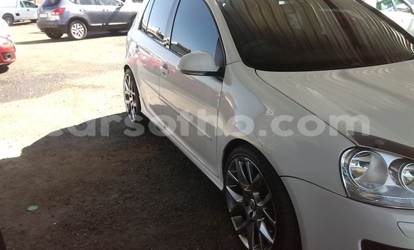 Acheter Occasion Voiture Volkswagen Polo Blanc à Maputsoe, Leribe Acheter Occasion Voiture Volkswagen Polo Blanc à Maputsoe, Leribe