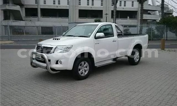 Sayi Na hannu Toyota Hilux White Mota in Maputsoa a Leribe Sayi Na hannu Toyota Hilux White Mota in Maputsoa a Leribe