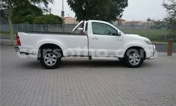 Sayi Na hannu Toyota Hilux White Mota in Maputsoa a Leribe Sayi Na hannu Toyota Hilux White Mota in Maputsoa a Leribe
