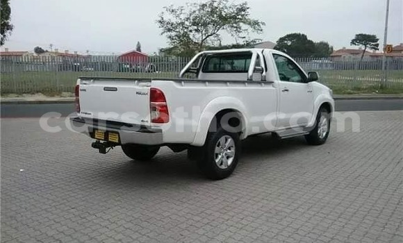 Sayi Na hannu Toyota Hilux White Mota in Maputsoa a Leribe Sayi Na hannu Toyota Hilux White Mota in Maputsoa a Leribe