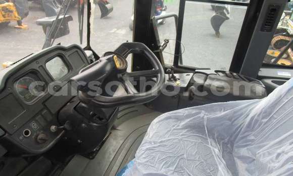 Sayi Na hannu Caterpillar 120 Beige Babbar mota in Hlotse a Leribe Sayi Na hannu Caterpillar 120 Beige Babbar mota in Hlotse a Leribe