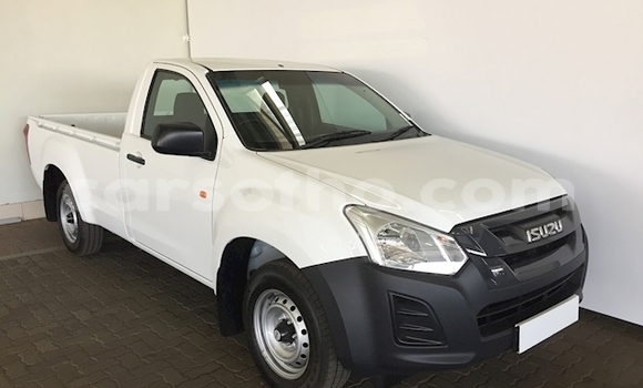 Sayi Na hannu Isuzu KB White Mota in Hlotse a Leribe Sayi Na hannu Isuzu KB White Mota in Hlotse a Leribe