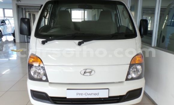 Acheter Occasion Voiture Hyundai H1 Blanc à Maputsoe, Leribe Acheter Occasion Voiture Hyundai H1 Blanc à Maputsoe, Leribe