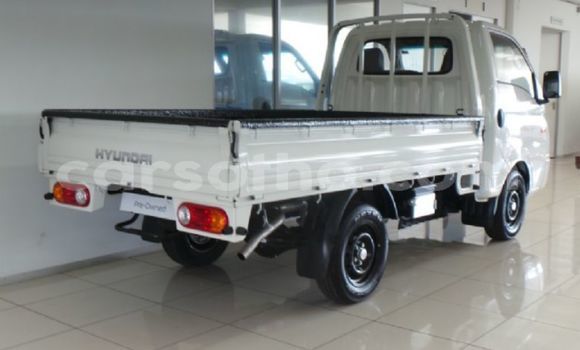 Acheter Occasion Voiture Hyundai H1 Blanc à Maputsoe, Leribe Acheter Occasion Voiture Hyundai H1 Blanc à Maputsoe, Leribe