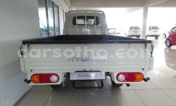 Acheter Occasion Voiture Hyundai H1 Blanc à Maputsoe, Leribe Acheter Occasion Voiture Hyundai H1 Blanc à Maputsoe, Leribe