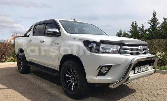 Buy Used Toyota Hilux White Car in Maseru in Maseru Buy Used Toyota Hilux White Car in Maseru in Maseru