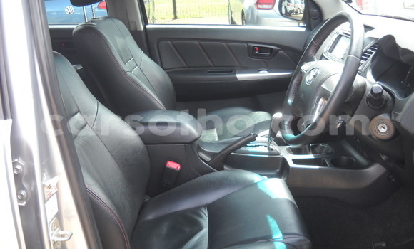 Buy Used Toyota Hilux Silver Car in Maseru in Maseru Buy Used Toyota Hilux Silver Car in Maseru in Maseru