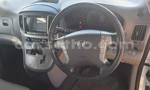 Acheter Occasion Voiture Hyundai H1 Blanc à Maseru, Maseru Acheter Occasion Voiture Hyundai H1 Blanc à Maseru, Maseru
